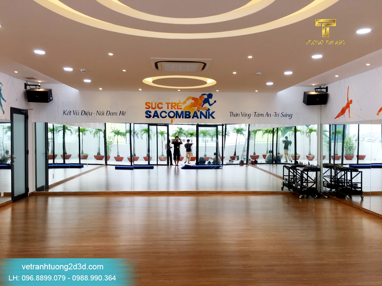 Vẽ tranh tường phòng tập Yoga,dacing cho ngân hàng Sacombank.
