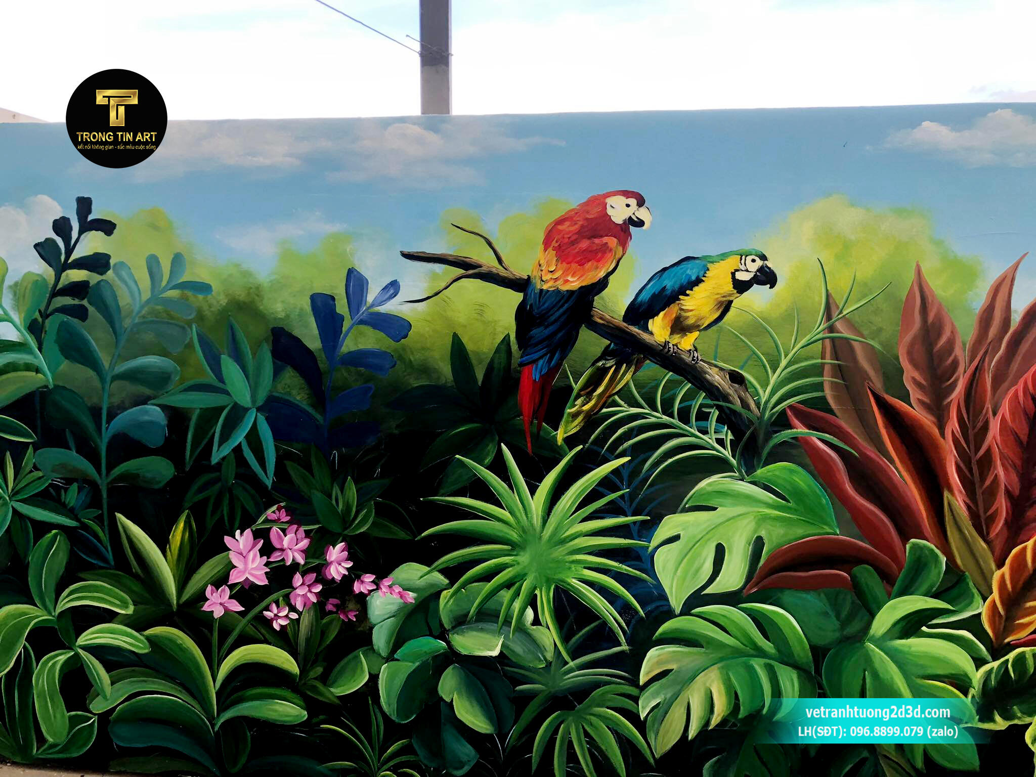 Admire the stunning tropical forest mural with vivid colors and lively depictions of trees and animals. The painting will undoubtedly provide you with a great experience and immerse you in the vast natural space.
