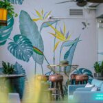 vẽ tranh tường nhà hàng hoa lá tropical (9)