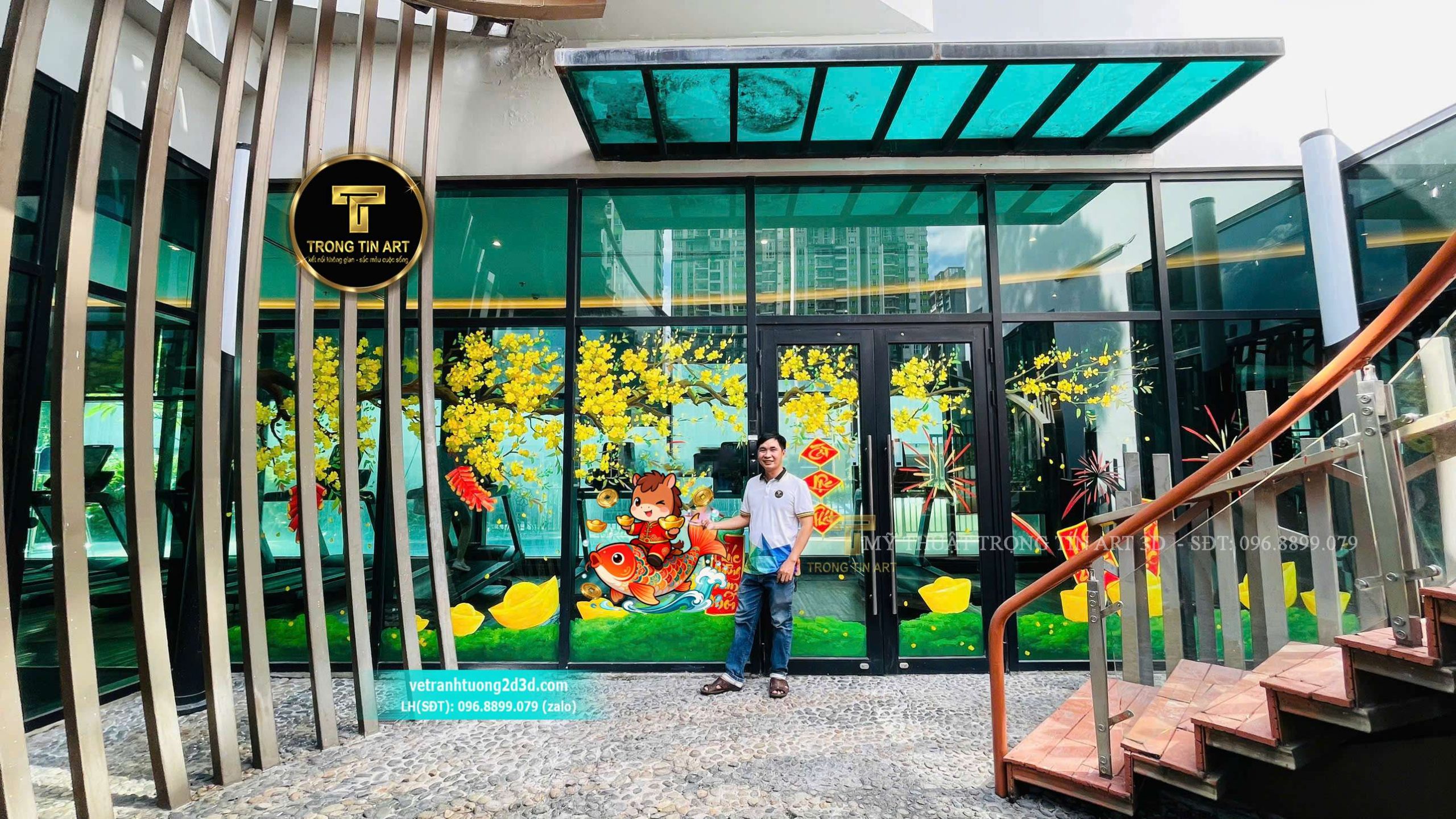 Vẽ tranh kính Tết shop thời trang, dịch vụ vẽ tranh kính, mẫu vẽ tranh kính đẹp, vẽ hoa mai trên kính, vẽ hoa đào trên kính, 2026, bính ngọ