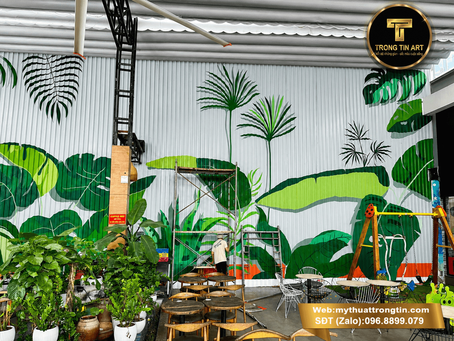 Vẽ tranh lên tôn lá nhiệt đới Tropical đẹp, bền màu. Thiết kế theo yêu cầu cho quán cafe, nhà hàng, shop, showroom và không gian kinh doanh riêng